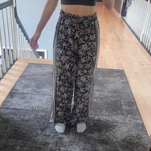 Flowy printed pants